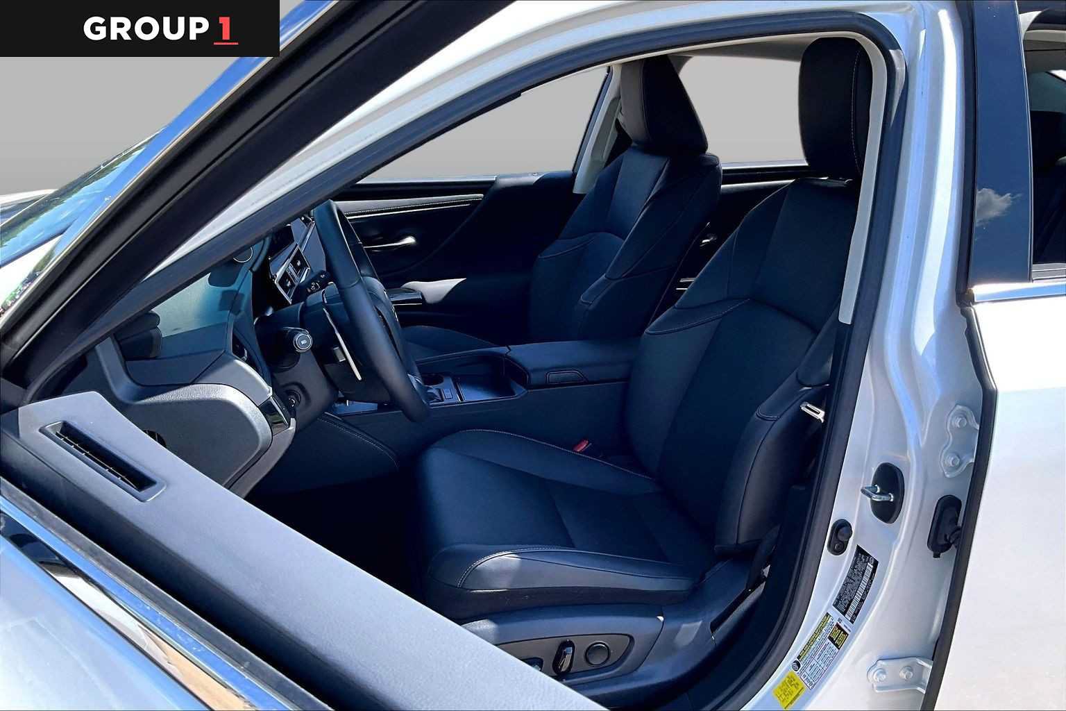 Used 2023 Lexus ES 350 w/ Premium Package FWD image 7