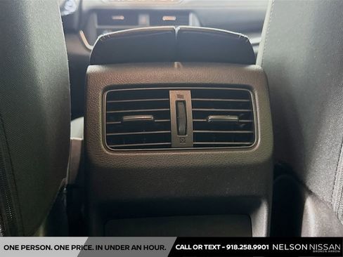 Used 2023 Nissan Rogue SV FWD image 23
