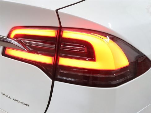 Used 2020 Tesla Model X Long Range AWD/4WD image 13