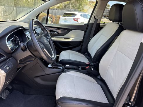Used 2022 Buick Encore Preferred w/ Safety Package FWD image 9