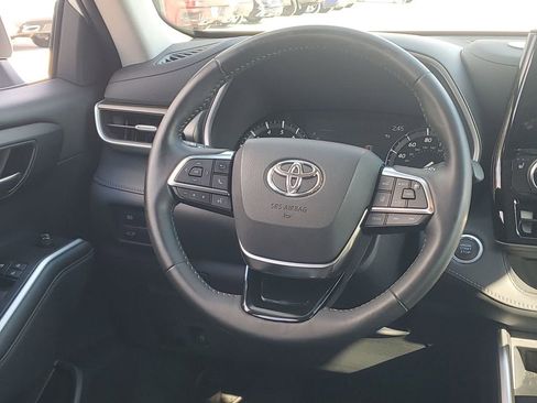 Used 2021 Toyota Highlander XLE image 25