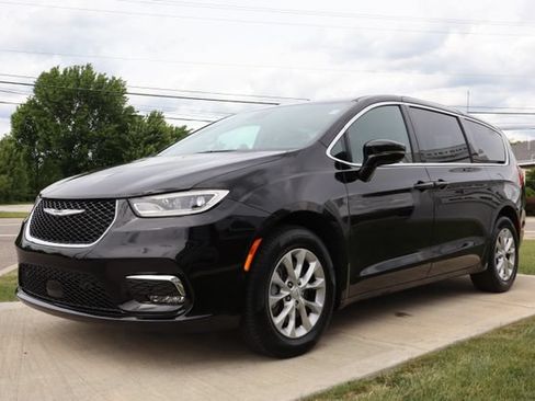 Used 2026 Chrysler Pacifica Select AWD/4WD image 9