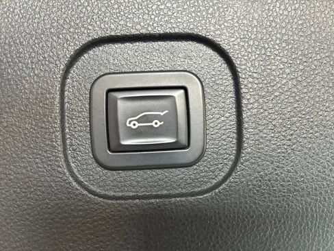 Used 2016 Chevrolet Equinox LTZ w/ Enhanced Convenience Package FWD image 12