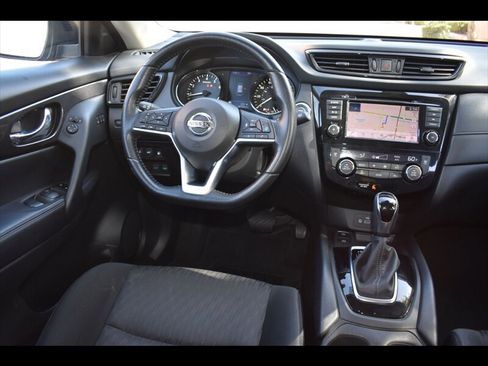 Used 2020 Nissan Rogue SV w/ Premium Package FWD image 31