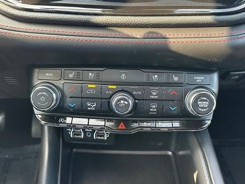 Used 2024 Dodge Durango GT AWD/4WD image 38