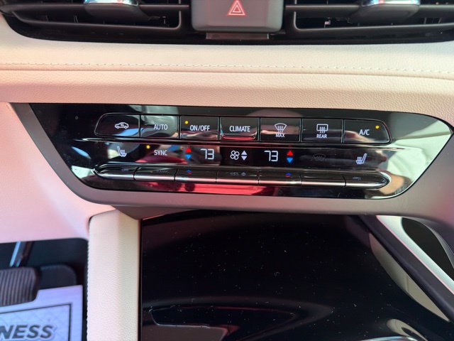 Used 2023 Buick Envision Essence AWD/4WD image 21