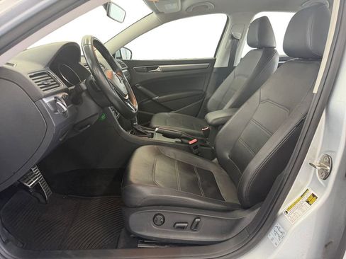 Used 2018 Volkswagen Passat 2.0T R-Line FWD image 10