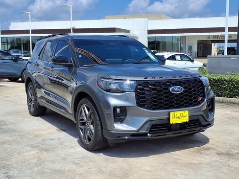 Used 2025 Ford Explorer ST w/ Sun And Sound Package AWD/4WD image 7