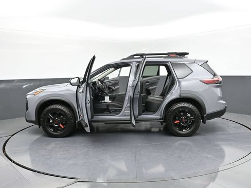 Used 2025 Nissan Rogue SV AWD/4WD image 49