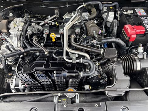 Used 2025 Nissan Altima 2.5 SV FWD image 33