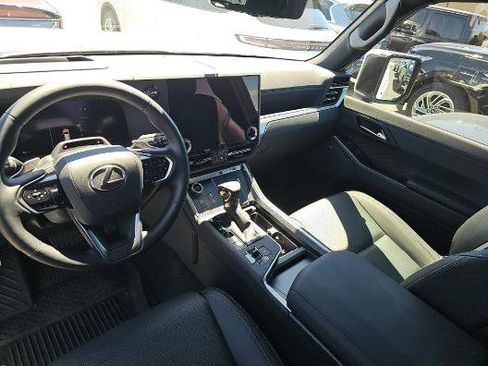 Used 2025 Lexus GX 550 w/ Accessory Package (Z1) AWD/4WD image 5