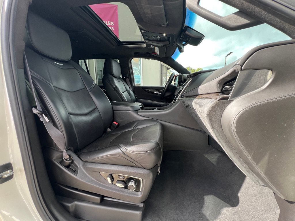 Used 2015 Cadillac Escalade ESV Platinum AWD/4WD image 22