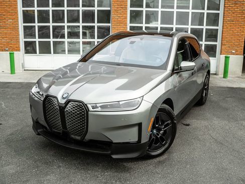 Used 2024 BMW iX xDrive50 w/ Premium Package AWD/4WD image 2