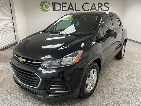 Used 2020 Chevrolet Trax LS image 1