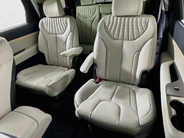 Used 2024 Hyundai Palisade Limited FWD image 11