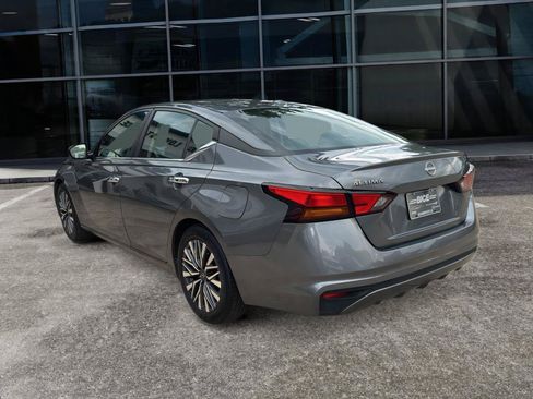 Used 2024 Nissan Altima 2.5 SV FWD image 5