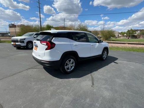 Used 2024 GMC Terrain SLE AWD/4WD image 8