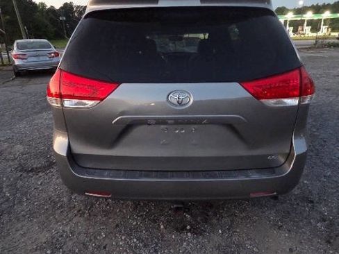 Used 2014 Toyota Sienna LE FWD image 6
