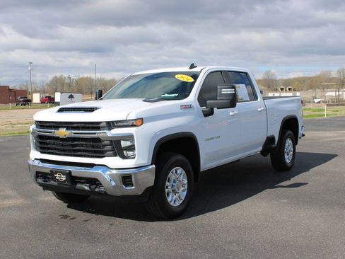 Used 2024 Chevrolet Silverado 2500 LT image 4