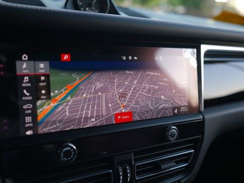 Used 2024 Porsche Macan image 20