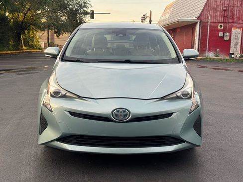 Used 2017 Toyota Prius Three FWD image 3