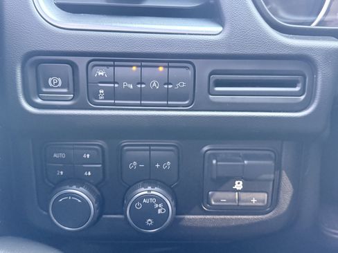 Used 2021 Chevrolet Suburban RST w/ Luxury Package image 54