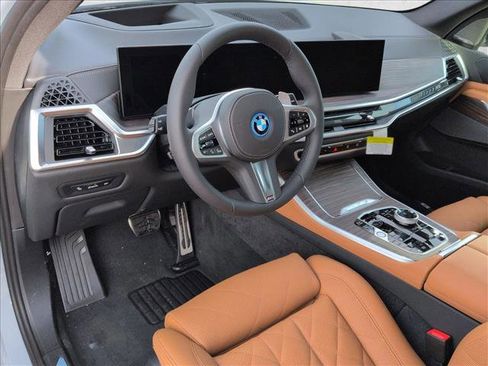 New 2026 BMW X5 xDrive50e w/ Executive Package image 3