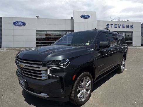 Used 2022 Chevrolet Suburban High Country AWD/4WD image 2