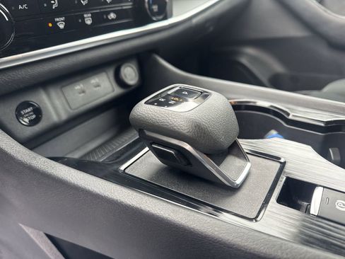 Used 2024 Nissan Rogue S image 23