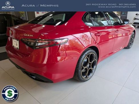 Used 2025 Alfa Romeo Giulia AWD w/ Driving Assist Package image 5