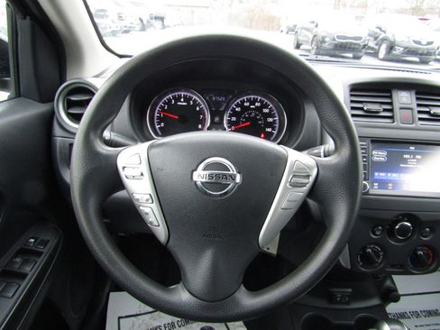 Used 2019 Nissan Versa SV image 10