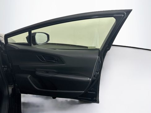 Used 2025 Toyota Prius LE FWD image 31