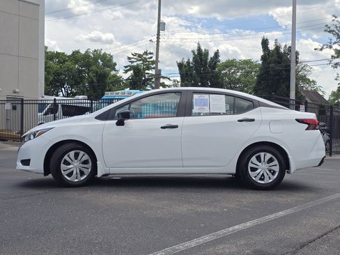 Used 2024 Nissan Versa S w/ Trunk Package FWD image 15