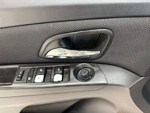 Used 2016 Chevrolet Cruze LT w/ Technology Package image 11