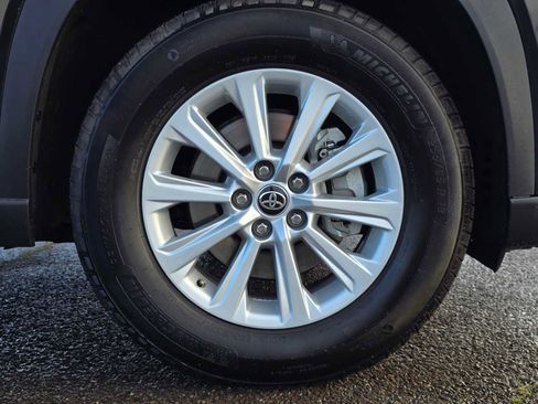 Used 2025 Toyota Grand Highlander AWD image 11