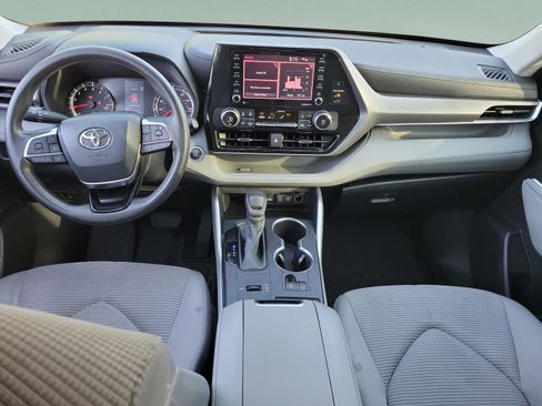 Used 2021 Toyota Highlander L FWD image 9