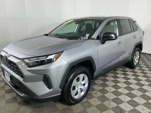 Used 2023 Toyota RAV4 LE AWD/4WD image 5