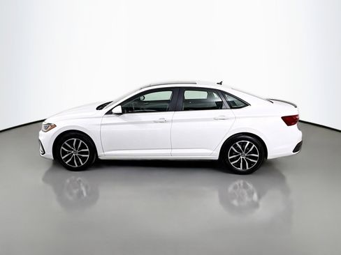 Certified 2025 Volkswagen Jetta SE w/ Sunroof Package image 2