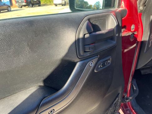 Used 2011 Jeep Wrangler Unlimited Sport image 39