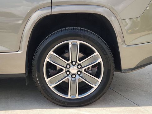 Used 2019 GMC Acadia Denali w/ Technology Package FWD image 34
