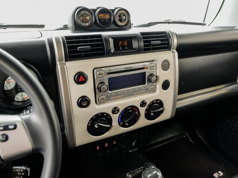 Used 2012 Toyota FJ Cruiser 4WD image 24