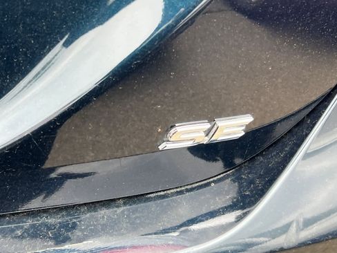 Used 2018 Toyota Camry SE w/ Moonroof Package image 21