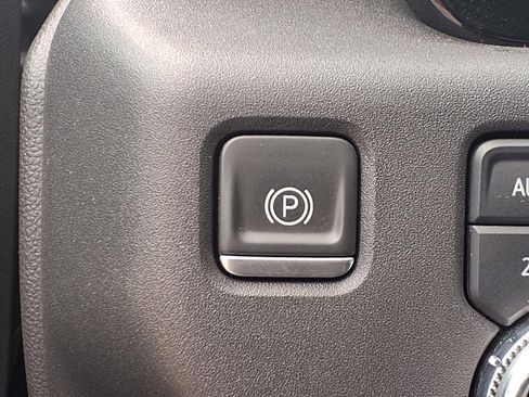 Used 2023 GMC Sierra 1500 SLT image 11