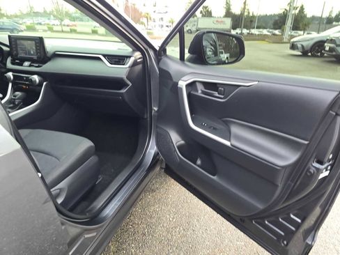 Used 2022 Toyota RAV4 LE image 10