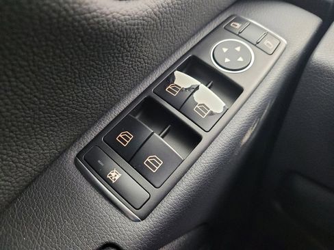 Used 2014 Mercedes-Benz C 300 Sport image 27