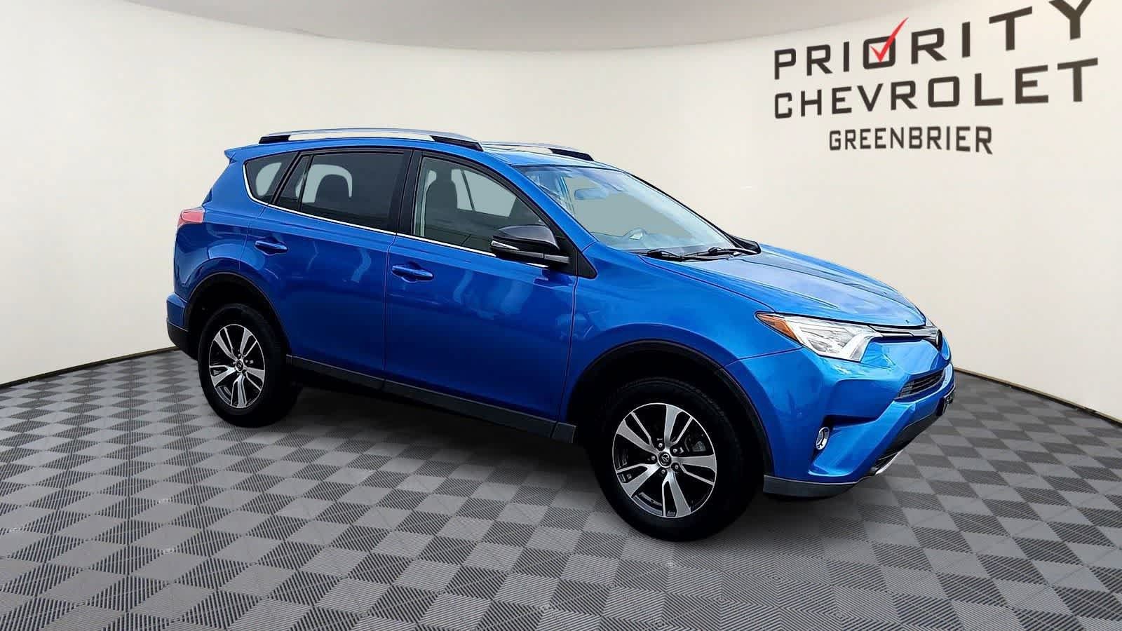 Used 2018 Toyota RAV4 XLE w/ Plus Extra Value Package FWD image 2