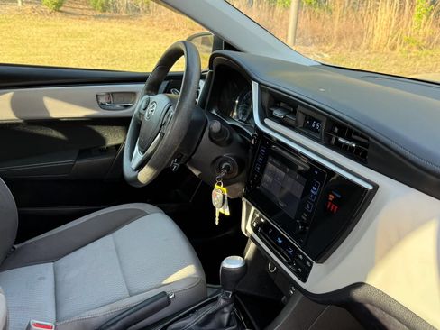 Used 2018 Toyota Corolla LE FWD image 23