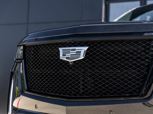 Used 2024 Cadillac Escalade ESV V AWD/4WD image 15