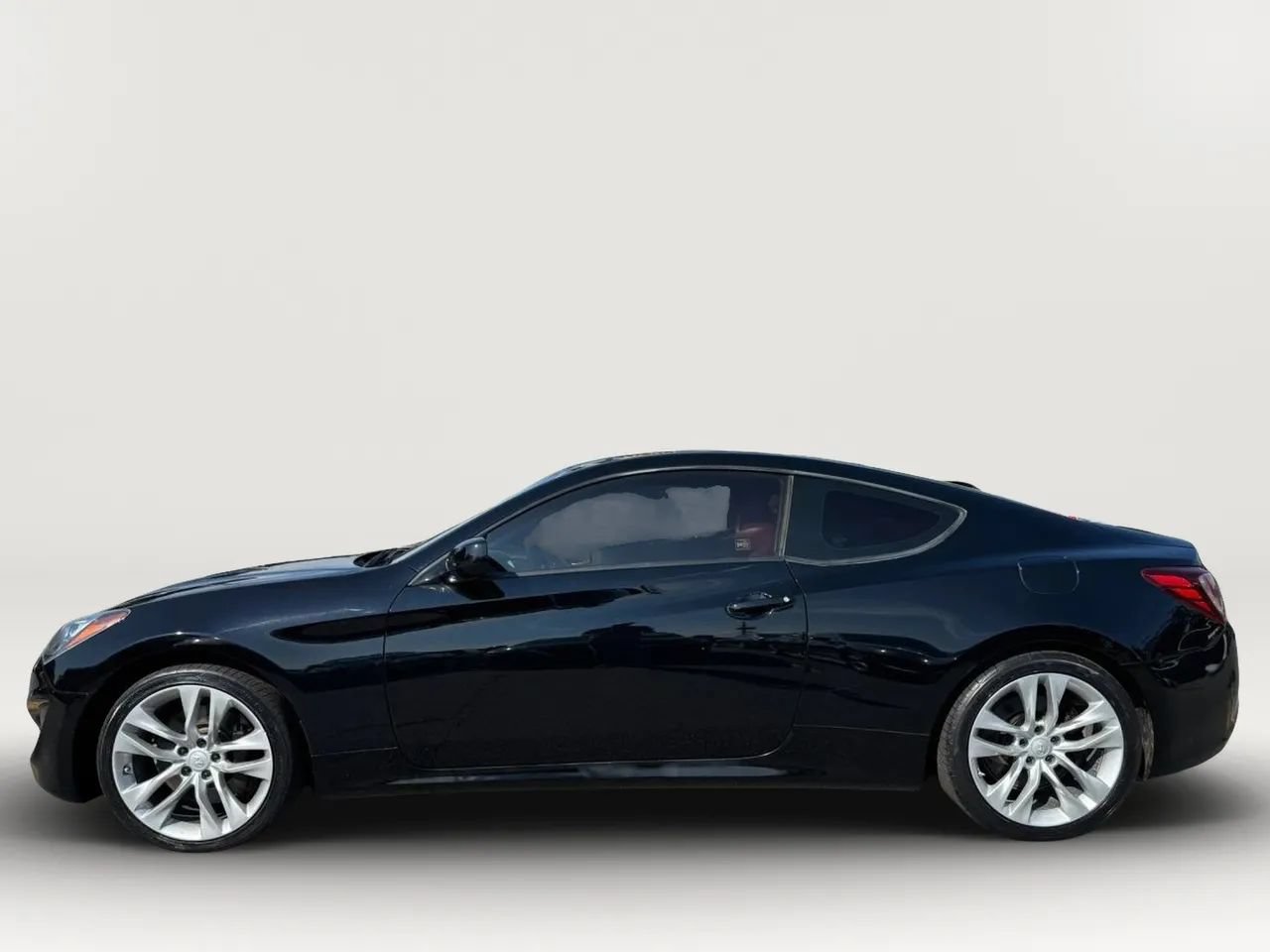 Used 2013 Hyundai Genesis 2.0T RWD image 18