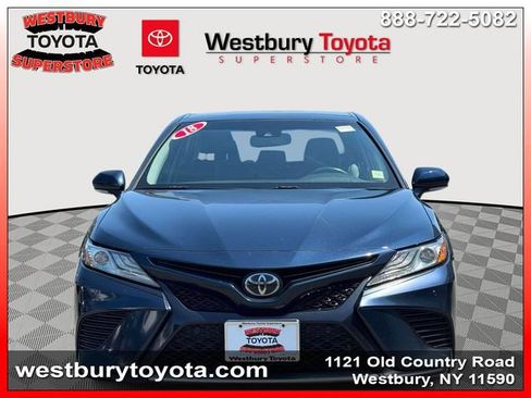Used 2018 Toyota Camry XSE FWD image 3